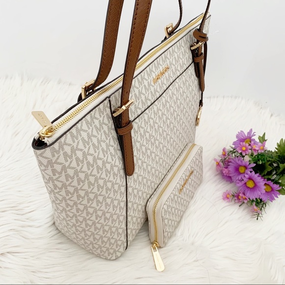 📌CLOSING SALE📌MICHAEL KORS TOTE WITH WALLET SET - Picture 7 of 8